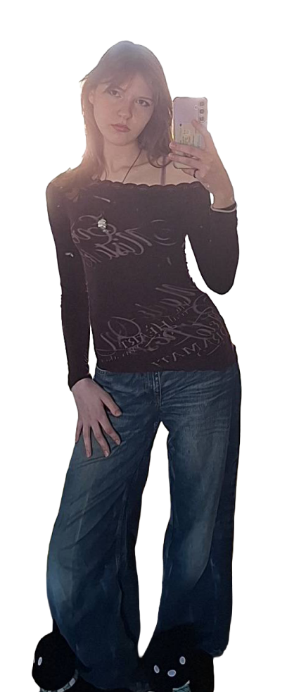 Mirror self-portrait of Ysenne